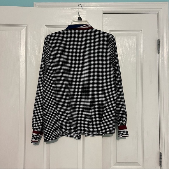 Long sleeve collared Neck tie button down Blouse fitted bottom size Large - Picture 8 of 8